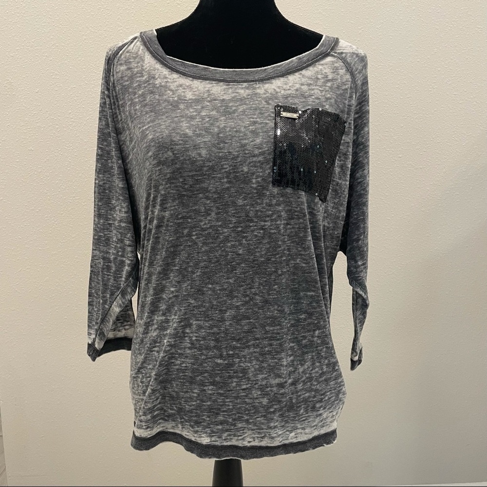 GUESS Gray & Glitter Quarter Sleeve Top✨